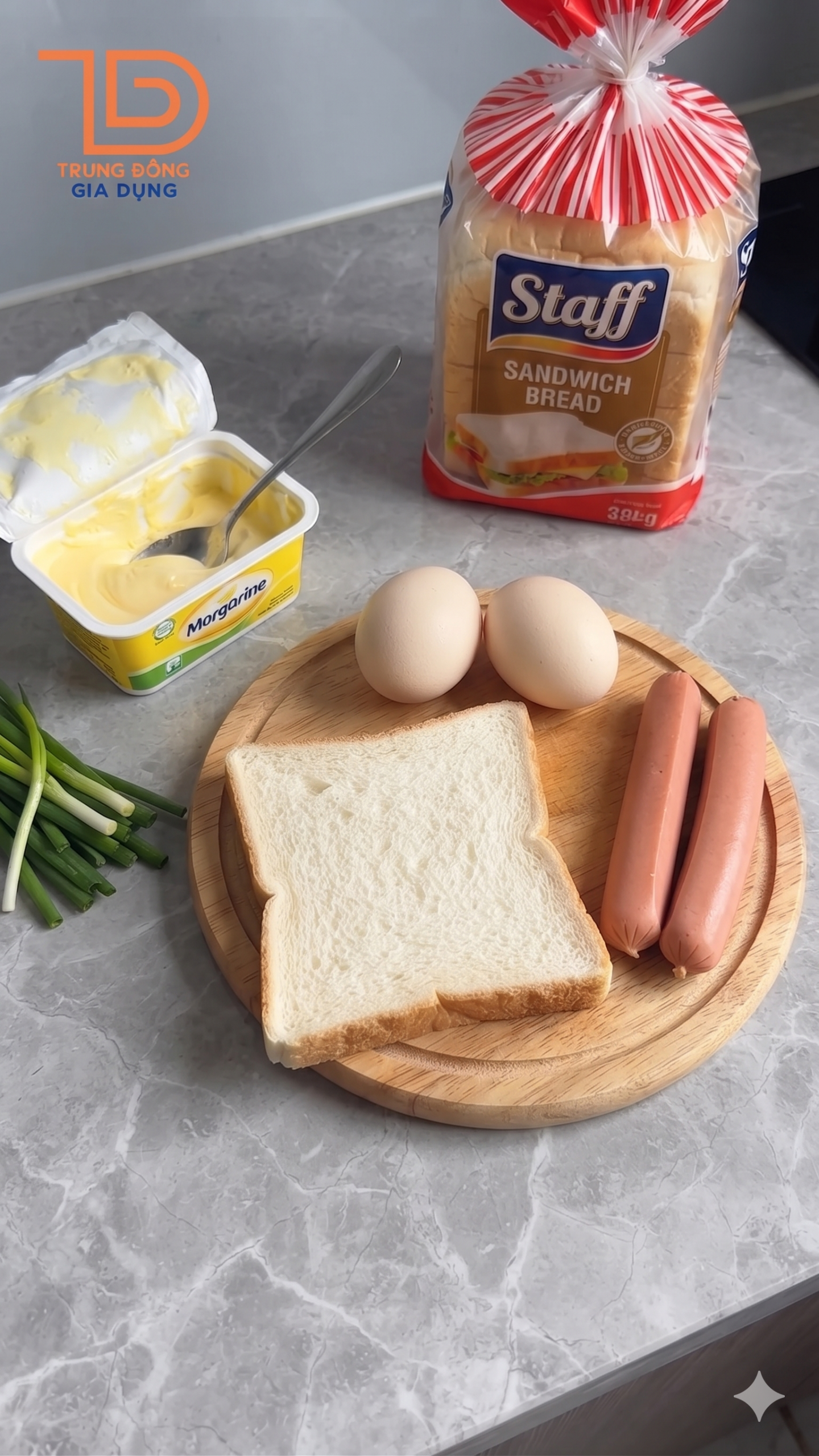 sandwich xúc xích trứng